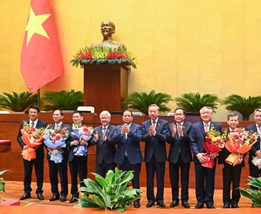 Đồng chí Nguyễn Huy Tiến giữ chức vụ Viện trưởng Viện kiểm sát nhân dân tối...